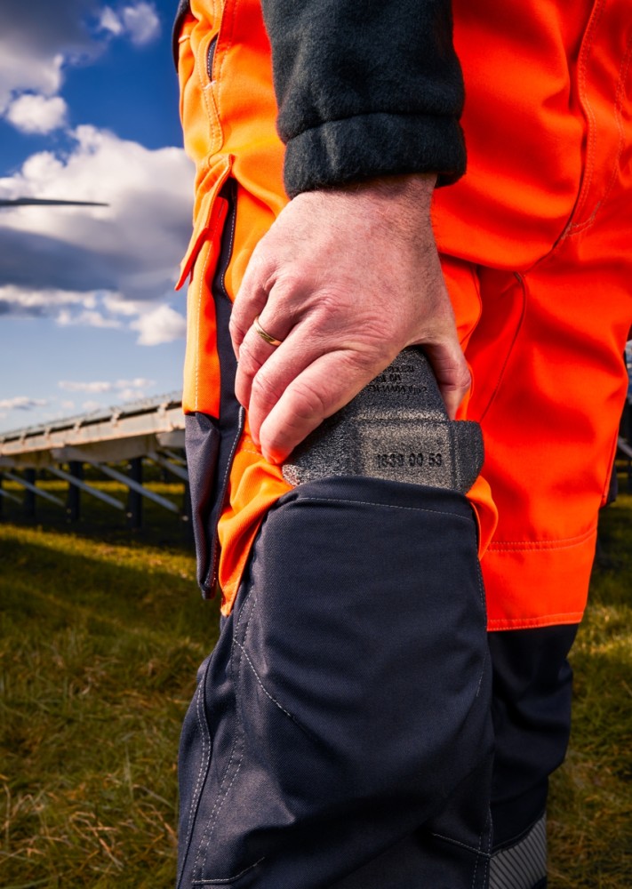 BP® Leichte Warnschutz-Multinorm-Latzhose APC2