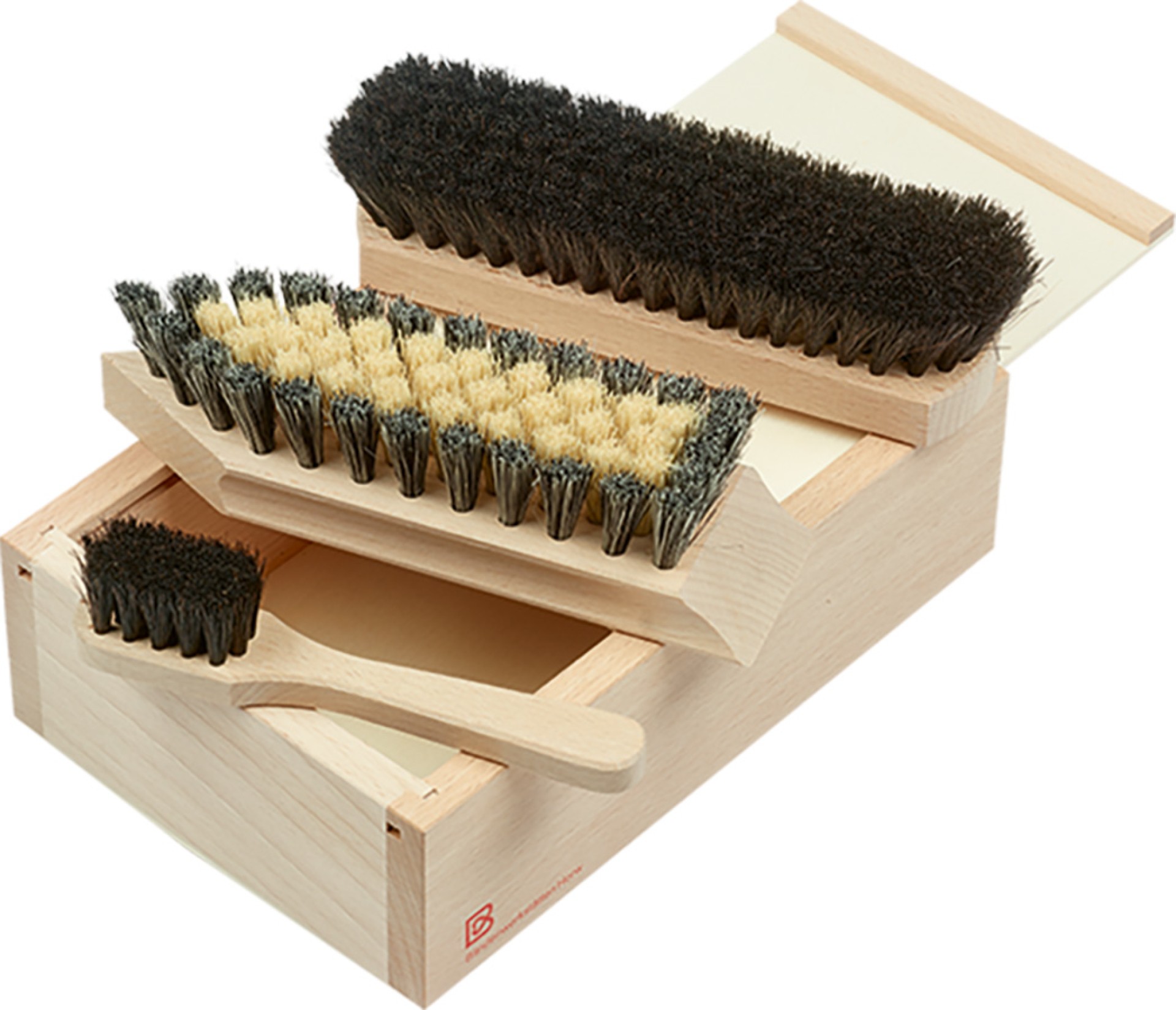 Schutzputzset mit Holzbox, 2 Schuhbürsten, sozial hergestellt