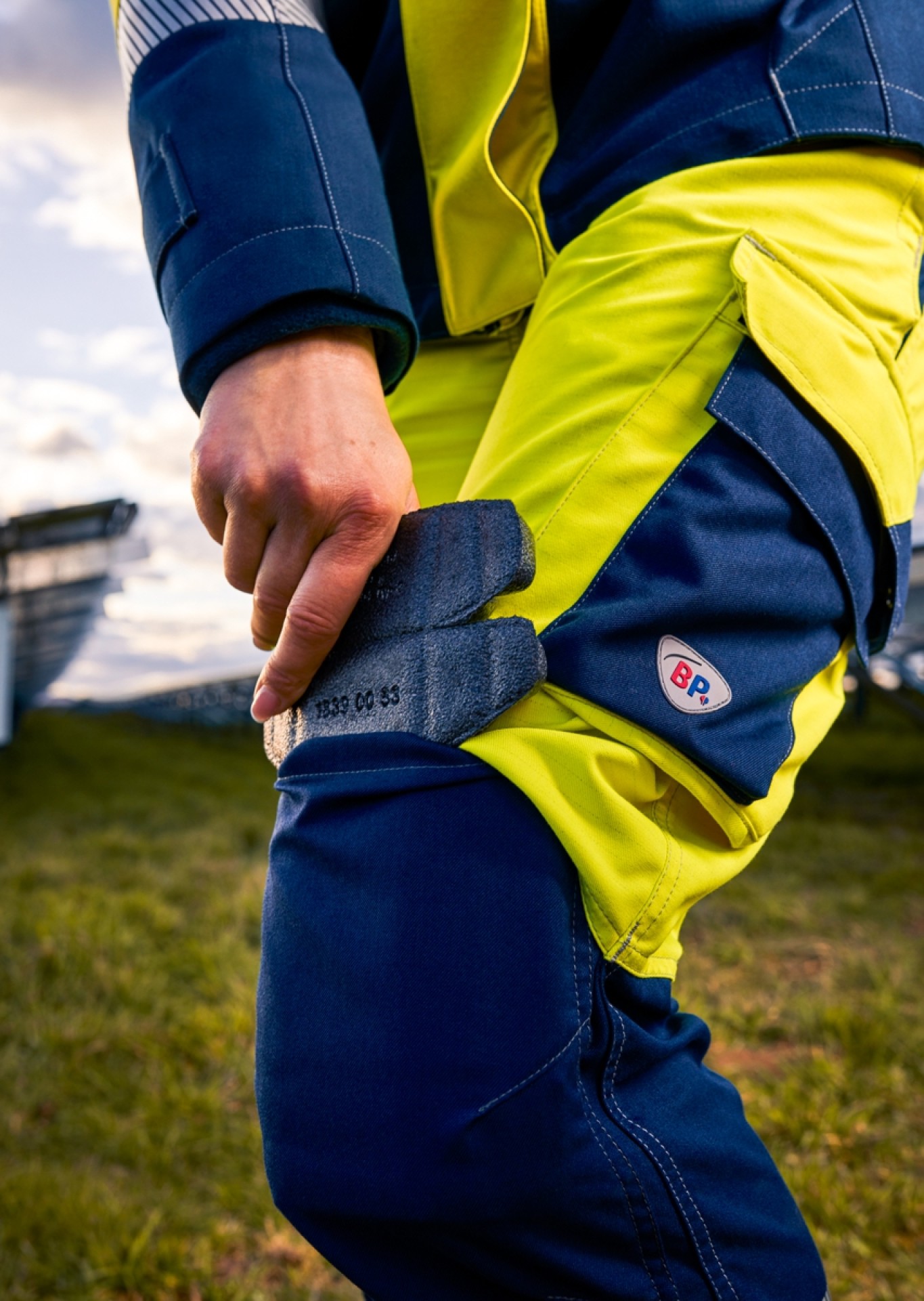 BP® Leichte Warnschutz-Multinorm-Hose APC2 für Damen