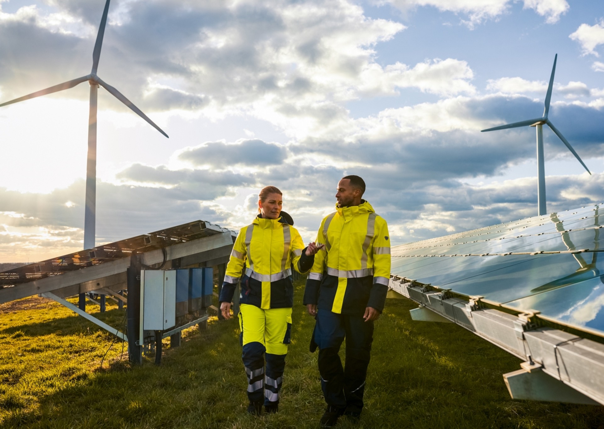 BP® Leichte Warnschutz-Multinorm-Wetterschutzjacke APC2 für Damen
